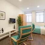 Host Wise - Modern Studios With Terrace - Walk Everywhere