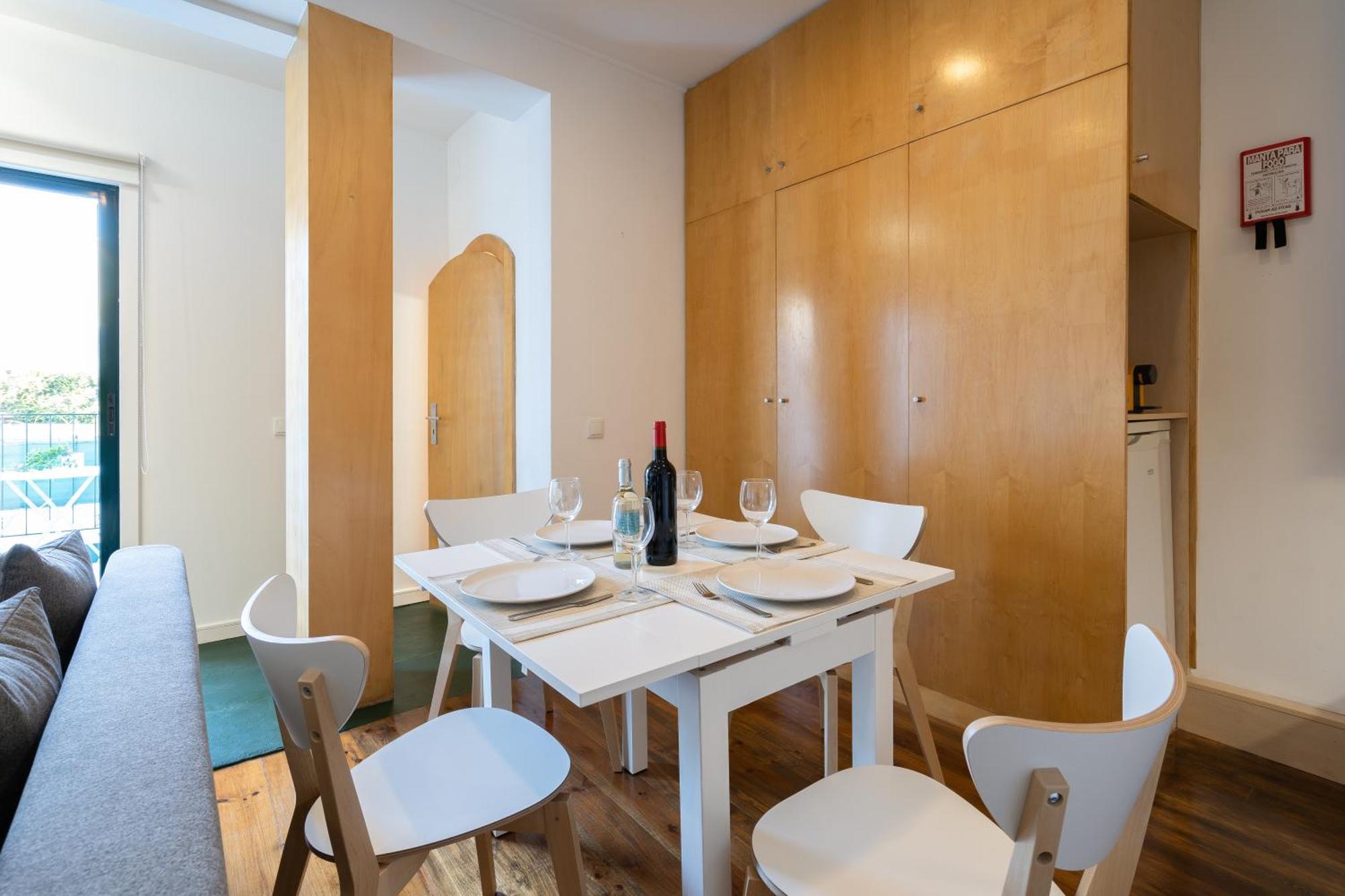Host Wise - Modern With Terrace - Walk Everywhere Porto