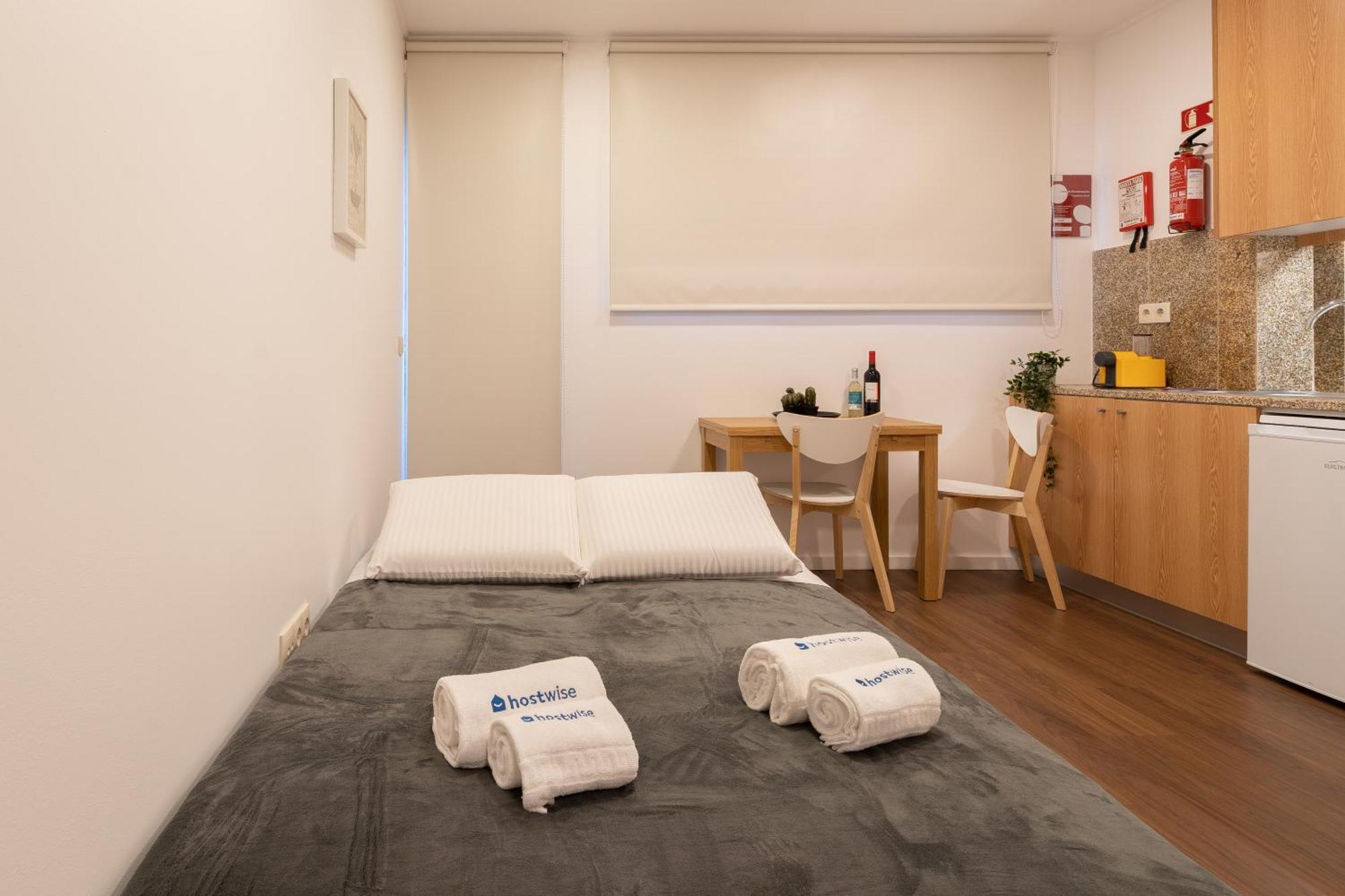 Host Wise - Modern With Terrace - Walk Everywhere Apartamento